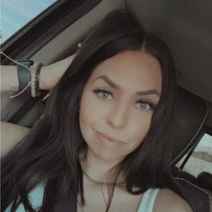 Meet your Posher, Kira